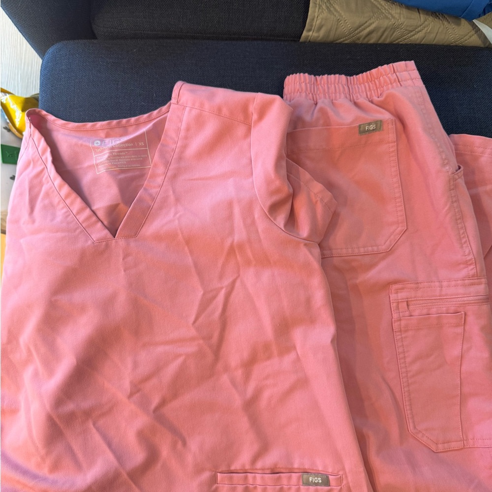Figs Coral Scrub Top